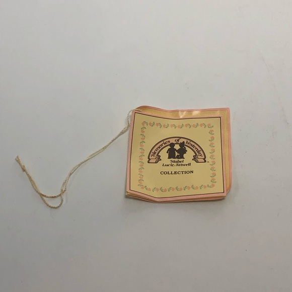 Memories of Yesterday Small Ornament - Picture 5 of 13